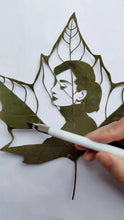 Load image into Gallery viewer, Leaf carving